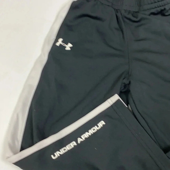 UNDER ARMOUR EUC BOYS BLACK WHITE BOTTOMS PANTS JOGGERS SIZE 4 - Picture 5 of 6